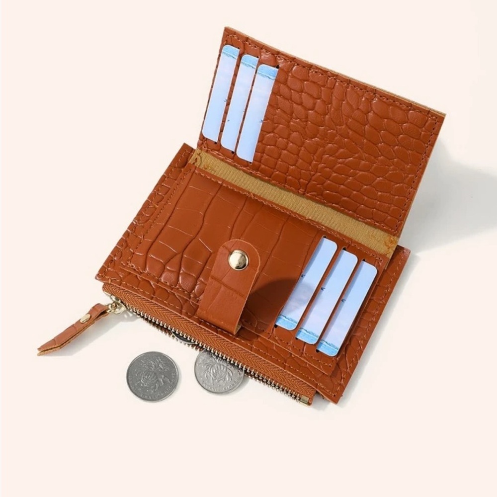 ⚠️Clearance Brown Leather Wallet With Zipper and Card Slots - Picture 4 of 5
